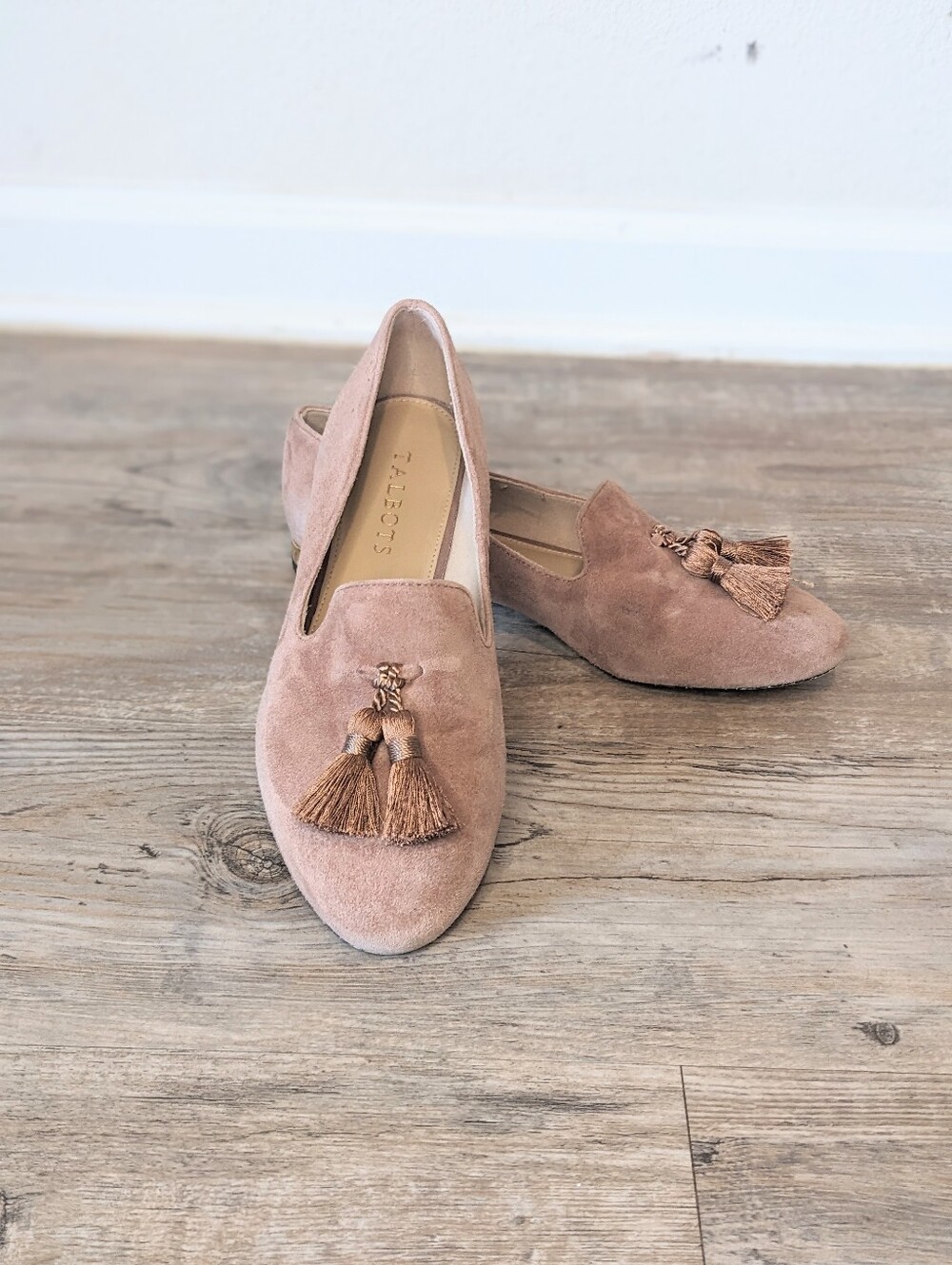 Talbots Dusty Rose Suede Tassel Loafers Gold Heel Detail Size 7